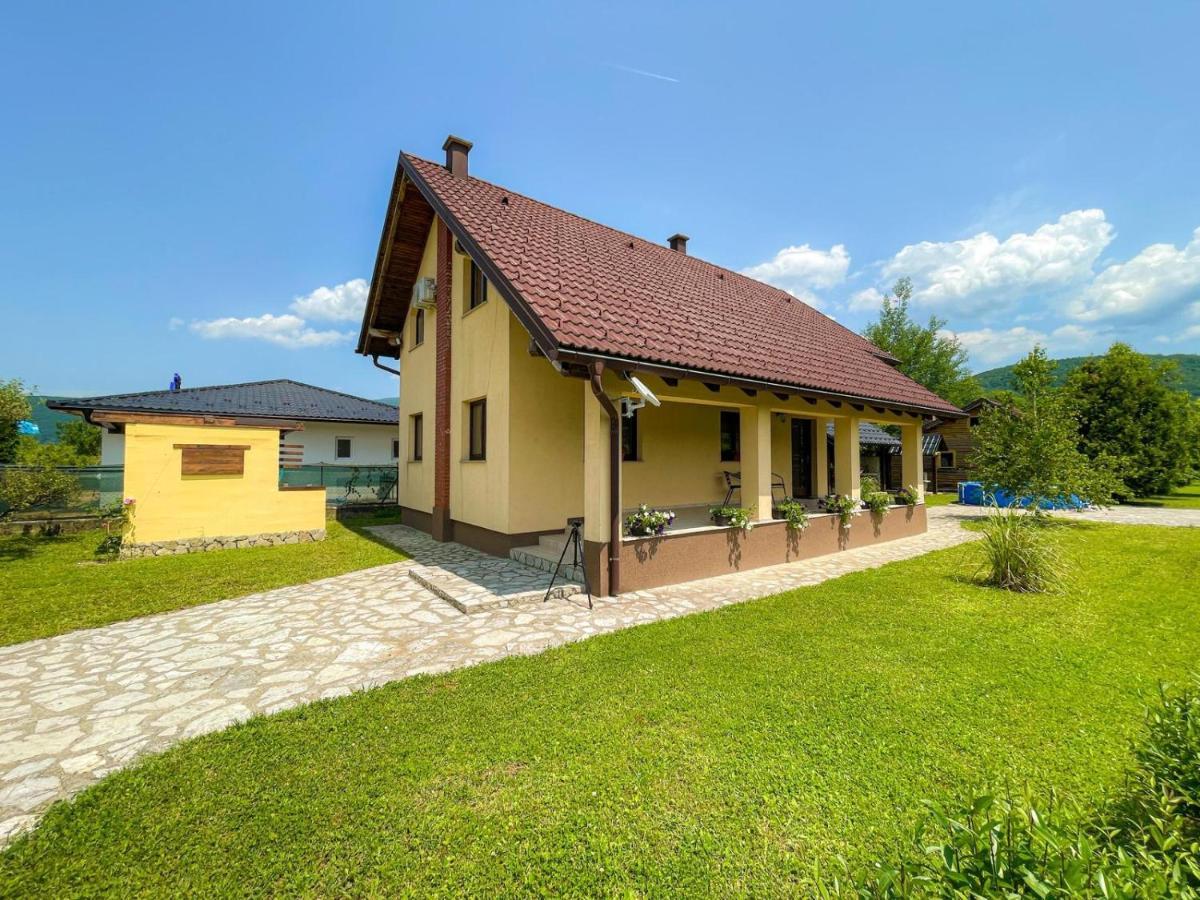 Holiday Home Avita Bihac Ngoại thất bức ảnh